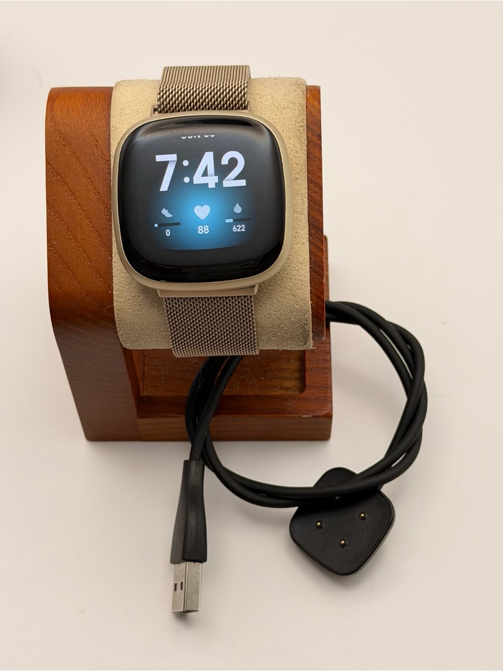 Fitbit Versa 3, Tested, Excellent, Charger Included, Gold Casing, Mesh Gold Band